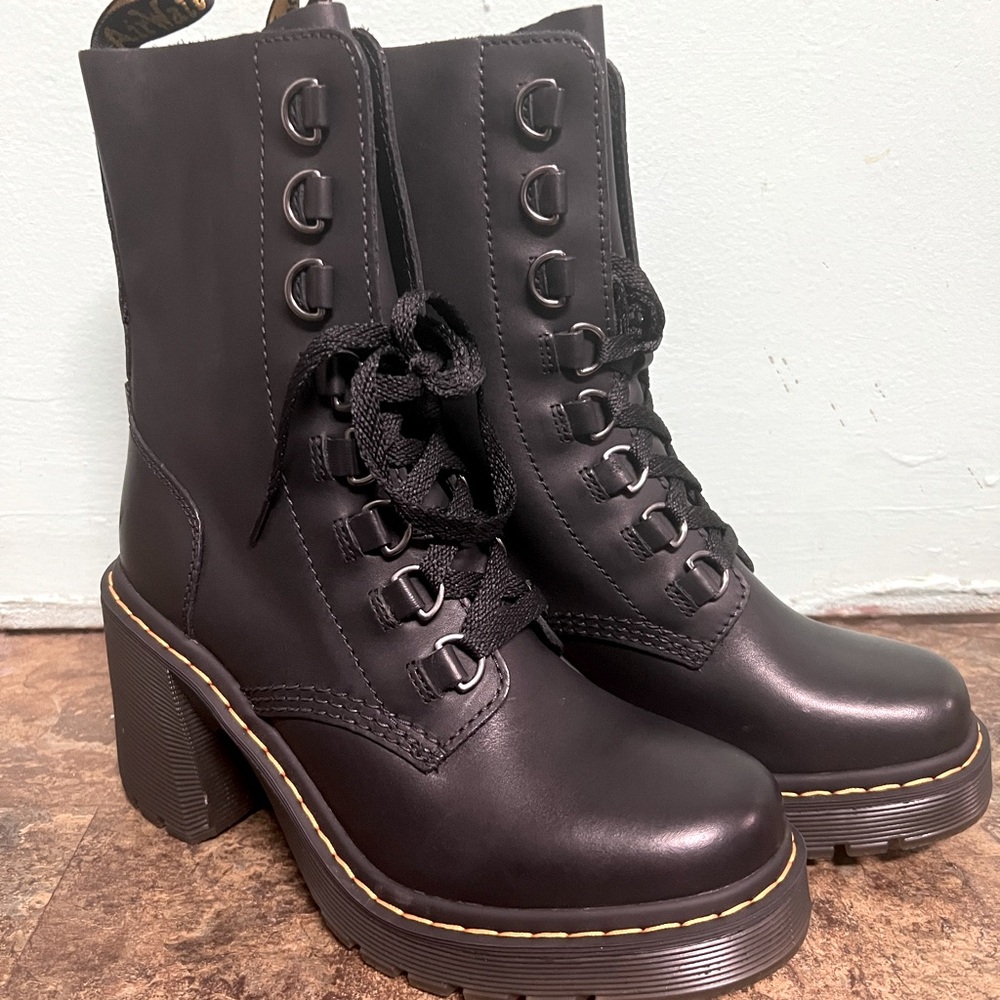 Doc Martens Chesney Lace Up boots Women’s size 8